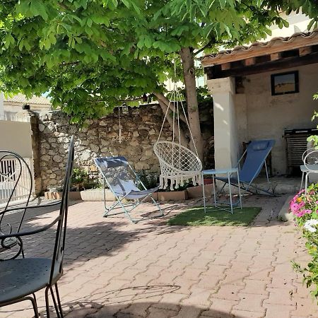 הוילה מאוסן לס אלפילס La Capucinette A L'Ombre Du Marronnier מראה חיצוני תמונה