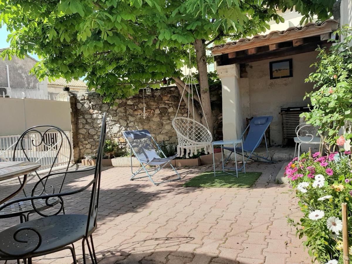 הוילה מאוסן לס אלפילס La Capucinette A L'Ombre Du Marronnier מראה חיצוני תמונה