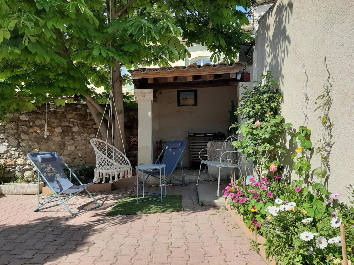 הוילה מאוסן לס אלפילס La Capucinette A L'Ombre Du Marronnier מראה חיצוני תמונה